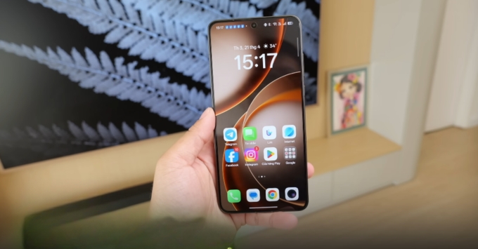 OPPO Find X9 Ultra cũ trang bị màn hình AMOLED 6.82 inch QHD+ sắc nét, hỗ trợ tần số quét thích ứng 1-120Hz và tối đa 144Hz cho trải nghiệm siêu mượt.