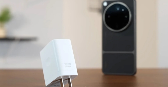 OPPO Find X9 Ultra cũ sở hữu viên pin dung lượng lớn 7050mAh, đáp ứng nhu cầu sử dụng liên tục cả ngày dài.