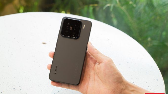 Honor Win và Xiaomi 15