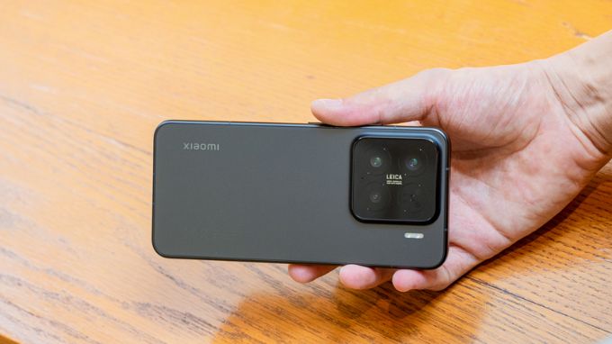ngoại hình của Honor Win và Xiaomi 15