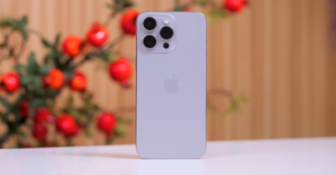 Khung viền Titanium bền bỉ ít trầy xước trên iPhone 15 Pro Max cũ