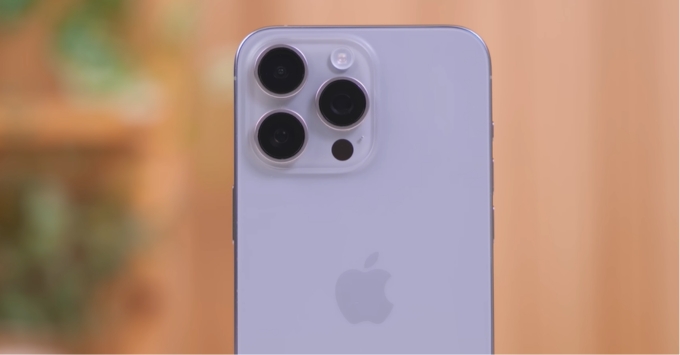 Giao diện iOS hỗ trợ các tính năng Apple Intelligence trên iPhone 15 Pro Max cũ