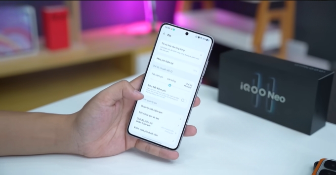 Viên pin công nghệ Silicon Carbon dung lượng khủng 7500 mAh của iQOO Neo 11