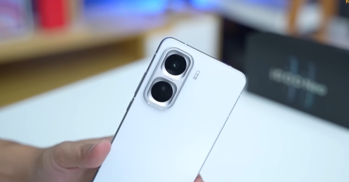 Khả năng kháng bụi nước đạt chuẩn IP68 và IP69 vượt trội trên iQOO Neo 11