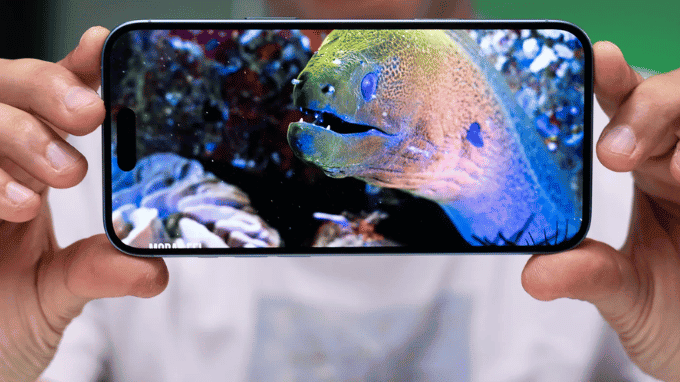 iPhone 16 màn hình Super Retina XDR hiệu chuẩn chính xác