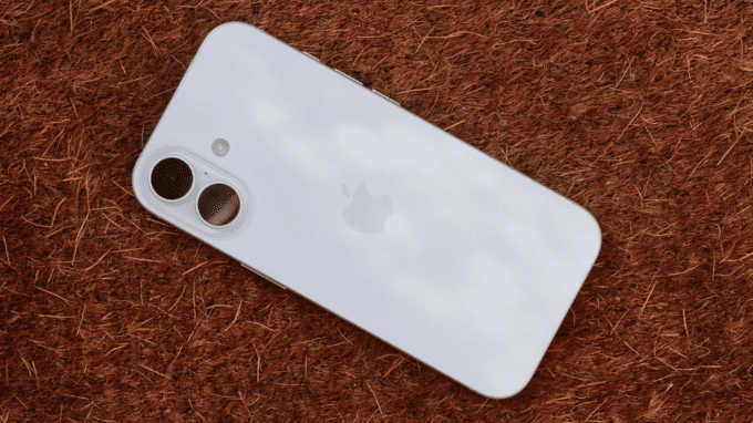 iPhone 17 trắng nhỏ gọn, sang trọng, đủ mạnh.