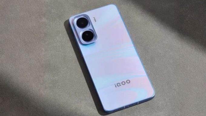 ngoại hình của iQOO Neo 11 và iQOO Neo 10