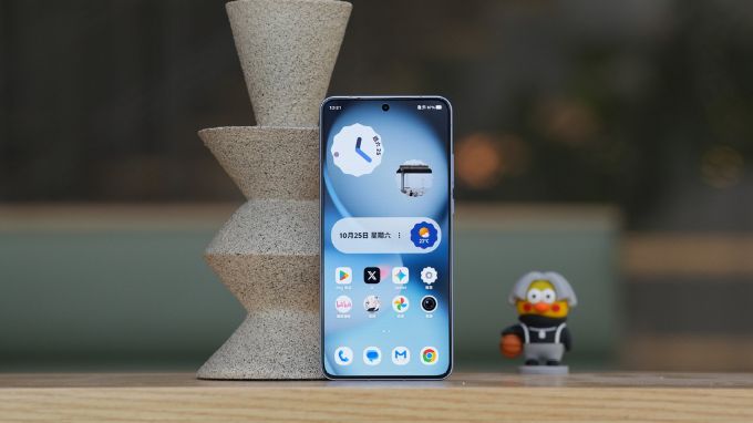 màn hình của iQOO Neo 11 và Redmi K90