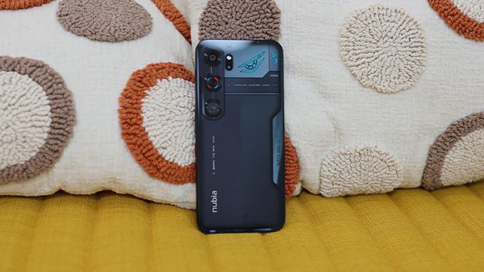 thiết kế của nubia Neo 5 GT và Samsung Galaxy A57 5G