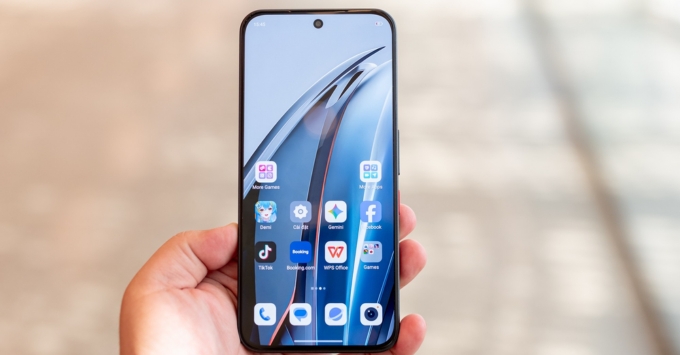 Màn hình rộng 6.8 inch tần số quét 120Hz mượt mà và độ sáng 1000 nits của Nubia Neo 5