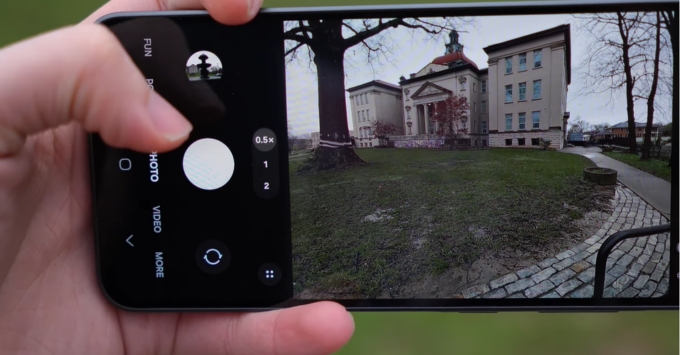 Camera trước selfie 12MP thiết kế nốt ruồi tinh tế hỗ trợ quay video HDR trên Samsung A36