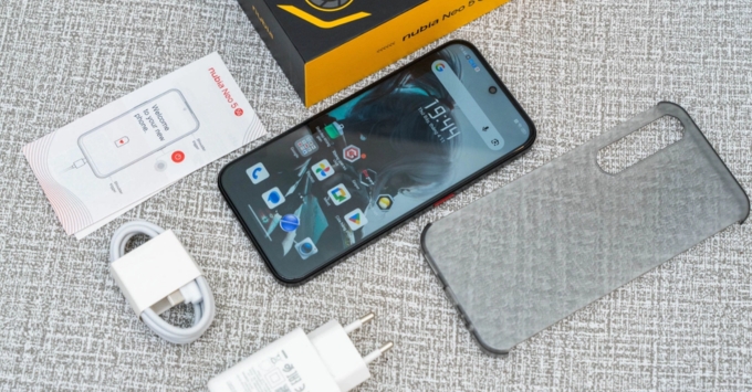 Nubia Neo 5 sở hữu viên pin kép 6050mAh bền bỉ tích hợp công nghệ sạc nhanh 45W