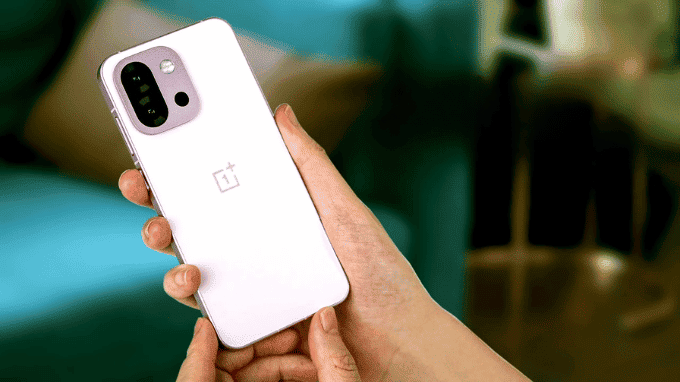 OnePlus 13T thiết kế phẳng hiện đại gọn gàng