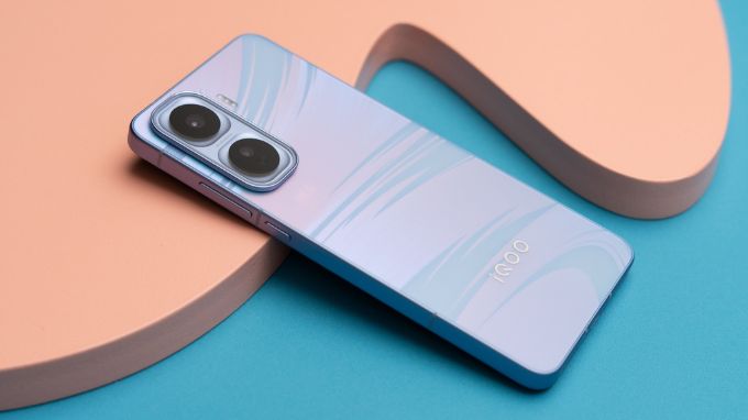 Nên chọn mua OnePlus Ace 6 Ultra hay iQOO Neo 11