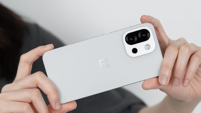 Realme Neo8 và OnePlus 13T thiết kế đẹp