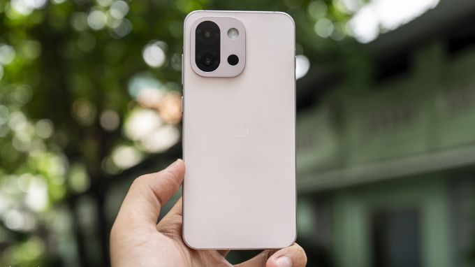 Nên mua Realme Neo8 hay OnePlus 13T