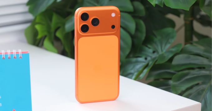 Cạnh viền Titanium bền bỉ trên iPhone 17 Pro Max màu Cam Vũ Trụ tinh tế