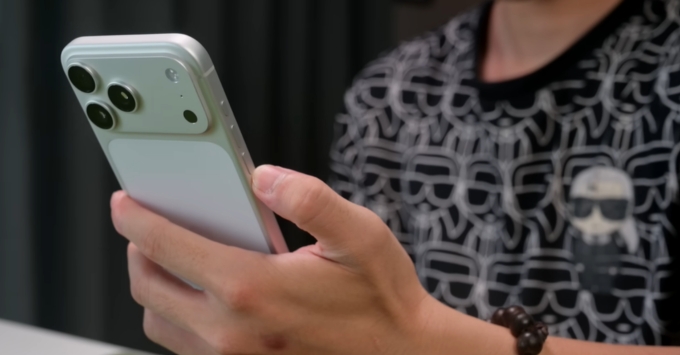 Tính năng AI dịch thuật trực tiếp và tóm tắt văn bản thông minh trên iPhone 17 Pro Max