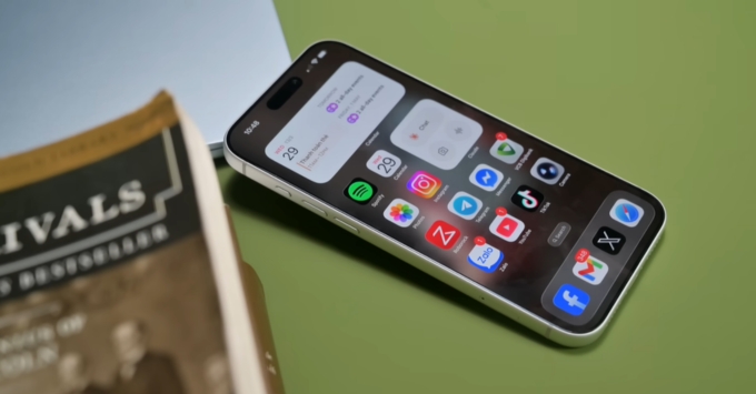 Màn hình Super Retina XDR OLED kích thước lớn 6.9 inch trên iPhone 17 Pro Max