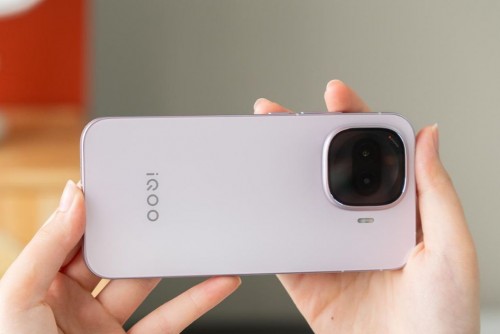 Đánh giá Vivo iQOO Z11 Turbo: Chip mạnh, pin 6000mAh, màn hình sắc nét