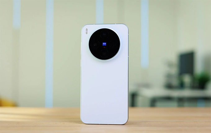 Vivo X300: Flagship nhỏ gọn, sức mạnh vượt trội