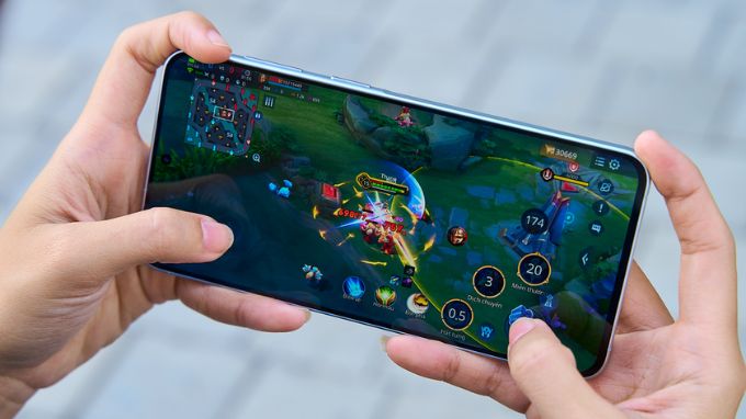màn hình của Xiaomi 15T và Samsung Galaxy A57