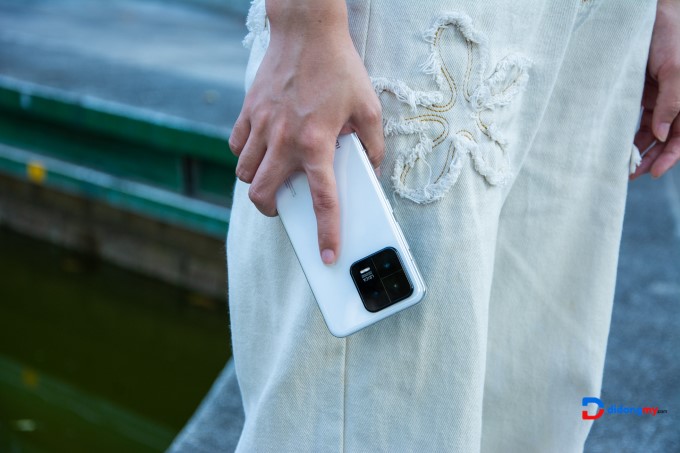 Xiaomi 13 quá giống với iPhone 13 hay iPhone 14