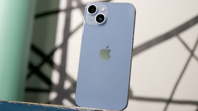 iPhone 14 màu xanh blue cho mệnh mộc
