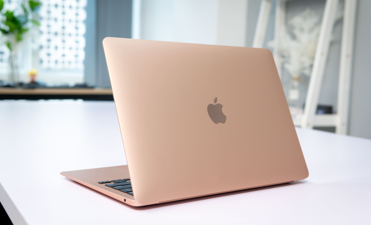 Thiết kế siêu mỏng nhẹ, màn hình đẹp vô thực