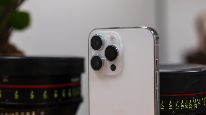 Mệnh kim nên chọn iPhone 14 Pro bạc sivler