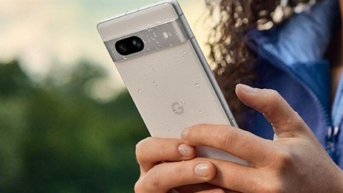 Pixel 7a có thể giảm tốc độ làm mới từ 90Hz xuống 60Hz khi sử dụng ngoài trời ban ngày, có thể do nhiệt độ cao
