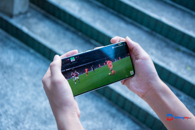 Xiaomi 13 cũng chưa bao giờ gặp tình trạng giật lag cho dù mình đã bật cấu hình cao nhất với mức FPS 60