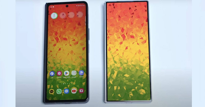 Màn hình Galaxy Z Fold 6 tỏa sáng khi đặt cạnh Galaxy Z Fold 5
