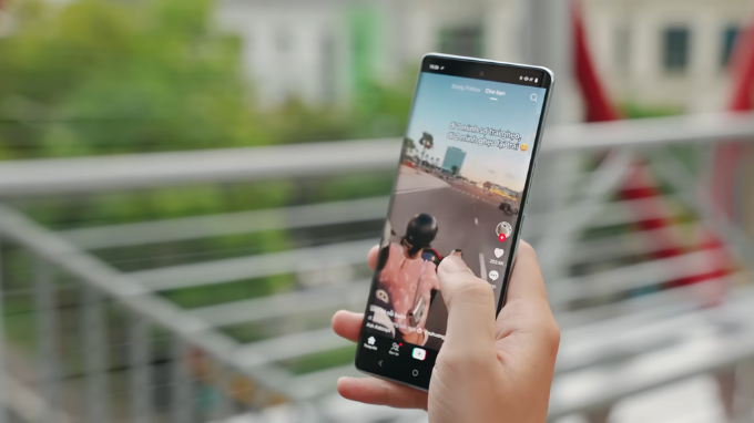 Mua vivo V30 giá rẻ tại Didongmy