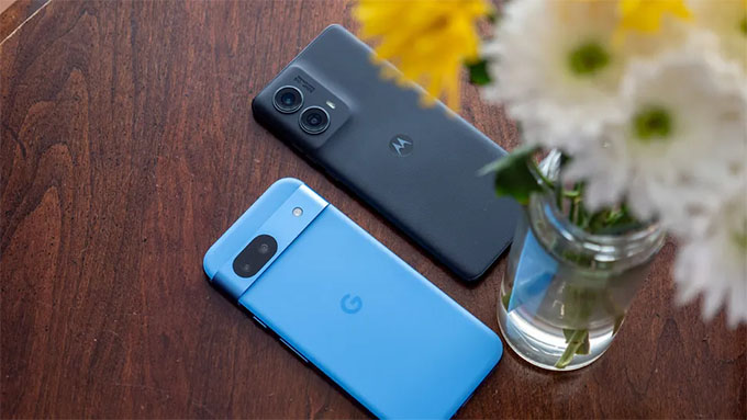 Kích thước Pixel 8a nhỏ hơn đáng kể so với Edge 2024