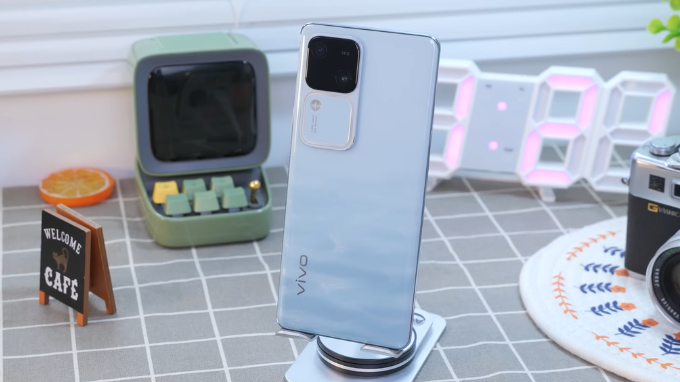 Thiết kế vivo V30 đẹp, gọn nhẹ, tiện lợi