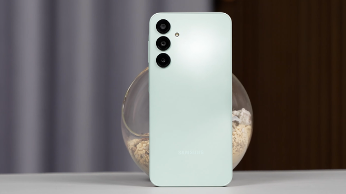 Điện thoại chơi game dưới 5 triệu Galaxy A16