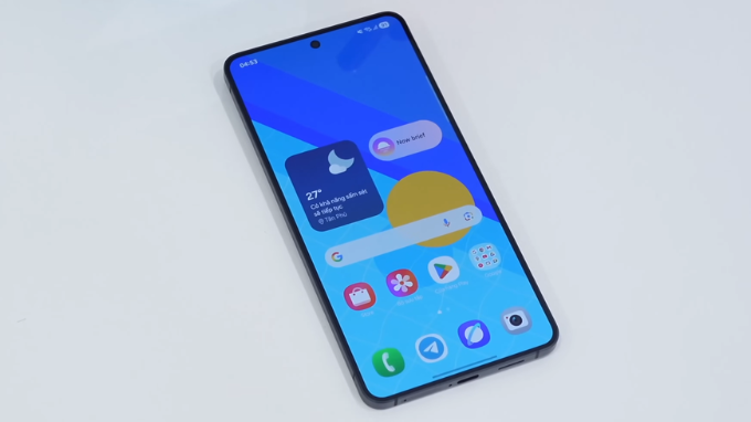 Màn hình Galaxy S25 Edge với độ nhạy bén trước ánh sáng