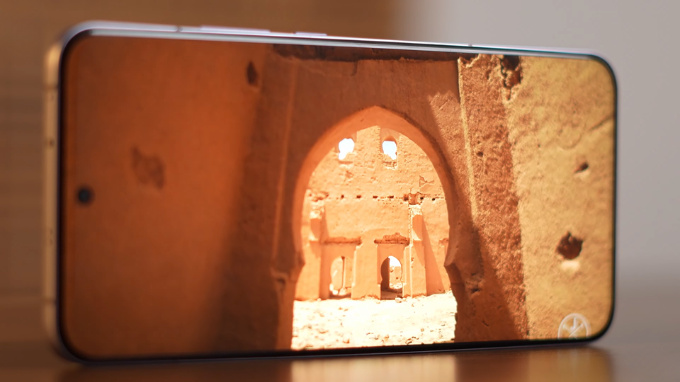 Màn hình OPPO Reno13 Pro với chất lượng hiển thị ấn tượng