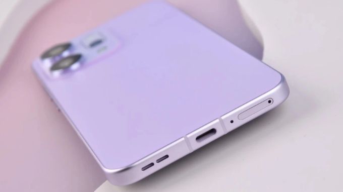 Oppo Reno 14 Pro và Samsung Galaxy S24 Plus