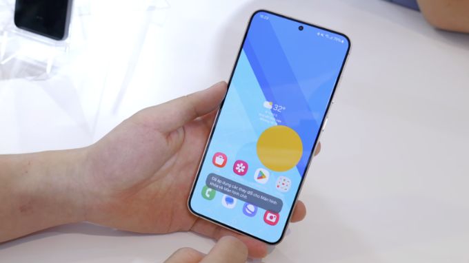 Oppo Reno 14 Pro và Samsung Galaxy S24 Plus