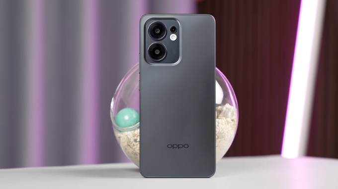 OPPO Reno13 F 5G sở hữu màn hình mượt mà