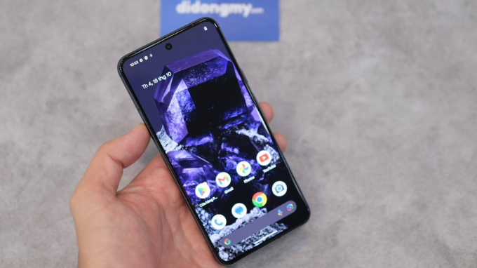 Pixel 8 được trang bị màn hình hiện đại 