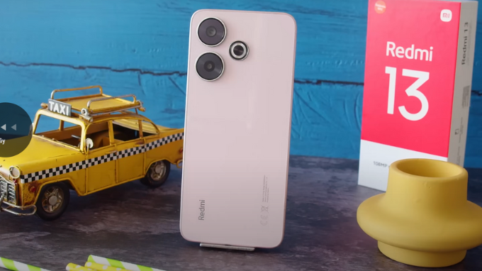 Redmi 13 với camera 108MP và thiết kế kính sang trọng kháng nước IP53