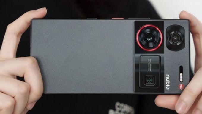 Nubia Z70 Ultra và Samsung Galaxy S25 Ultra camera