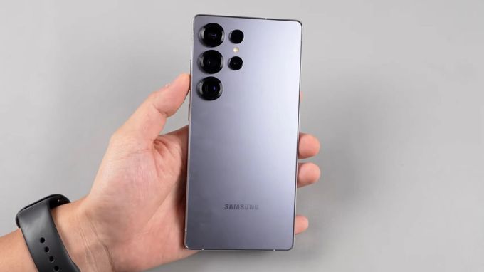 Nubia Z70 Ultra và Samsung Galaxy S25 Ultra