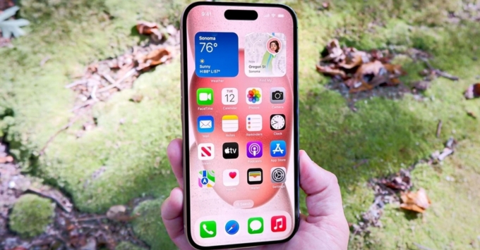 so sánh Xiaomi 14T Pro vs iPhone 15 về màn hình