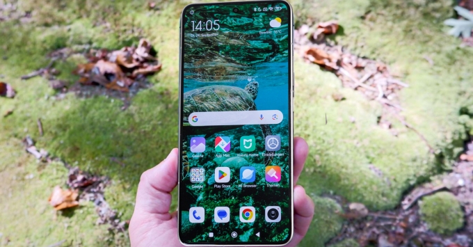 so sánh Xiaomi 14T Pro và iPhone 15 về màn hình