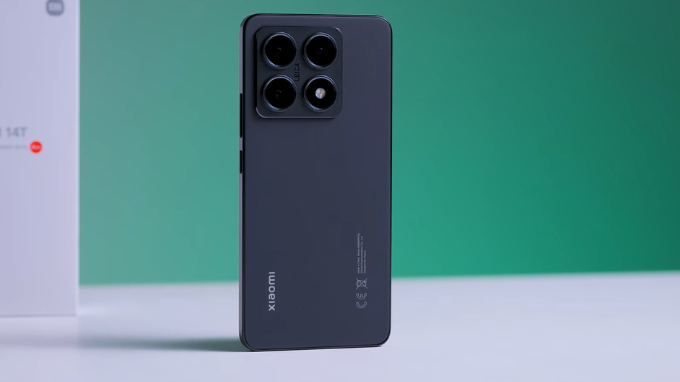 Xiaomi 14T hiện đại với cảm giác cầm nắm thoải mái