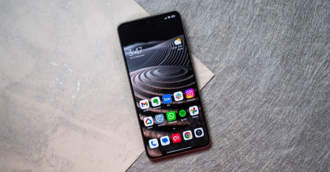 So sánh màn hình OnePlus Turbo 6X Pro vs Tecno Pova 8